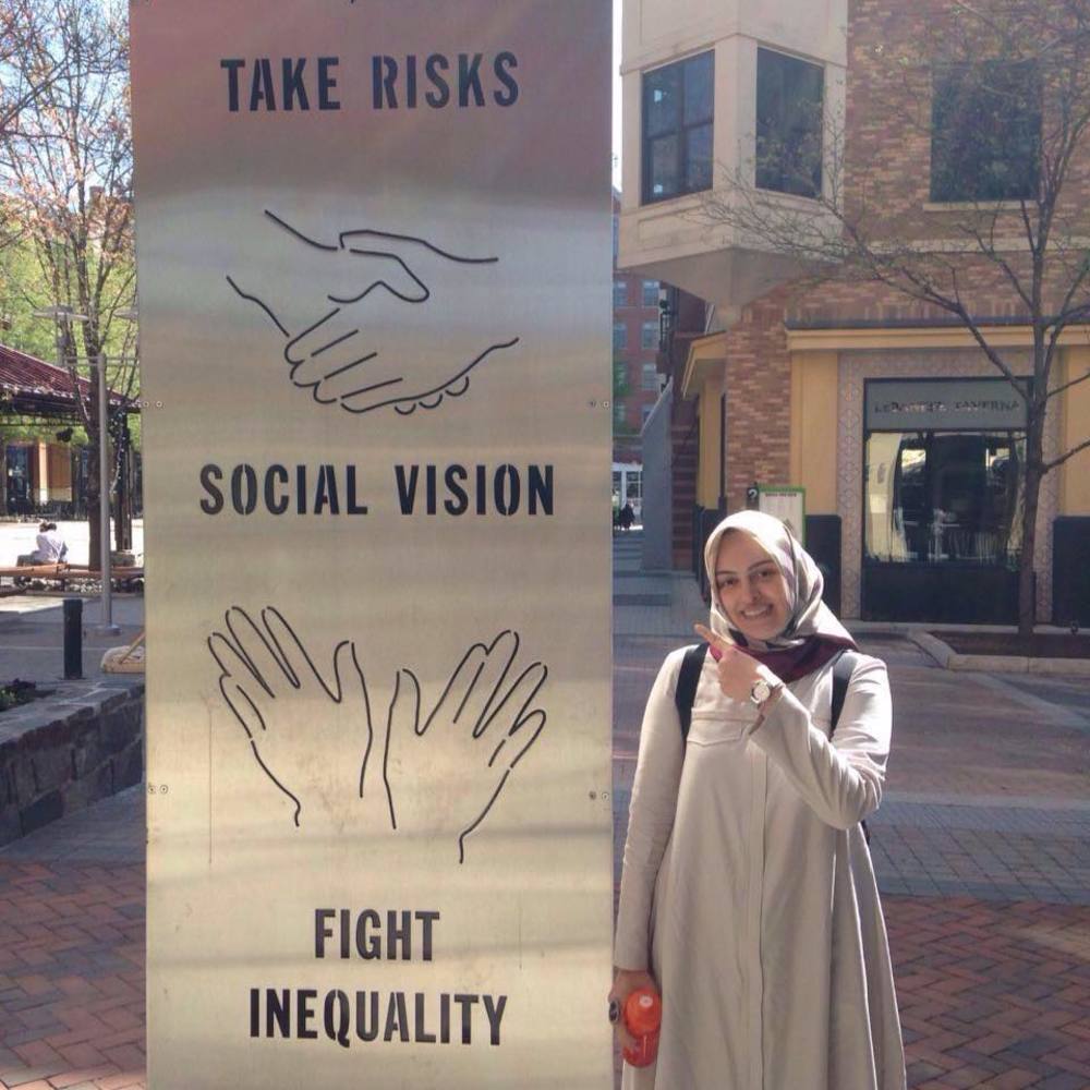 Meet your Posher, Elif